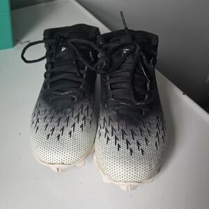 Black to White Gradient Cleats with Arrow Detail